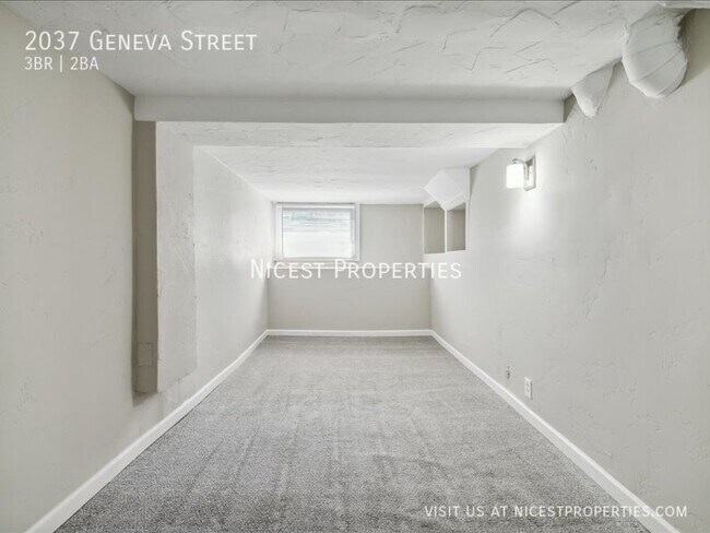 Building Photo - Gorgeous Remodeled Home near Fitzsimons/An...