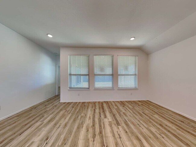 Building Photo - 502 Pecan Landing Ln