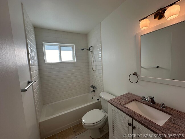 Building Photo - 817 Lighthouse Dr
