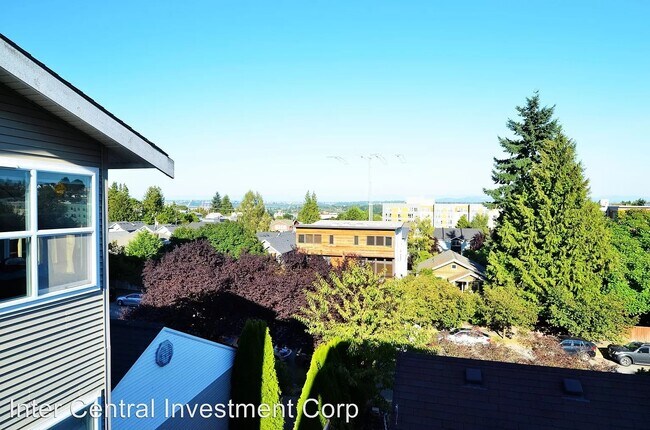 Building Photo - 4533 41st Ave SW