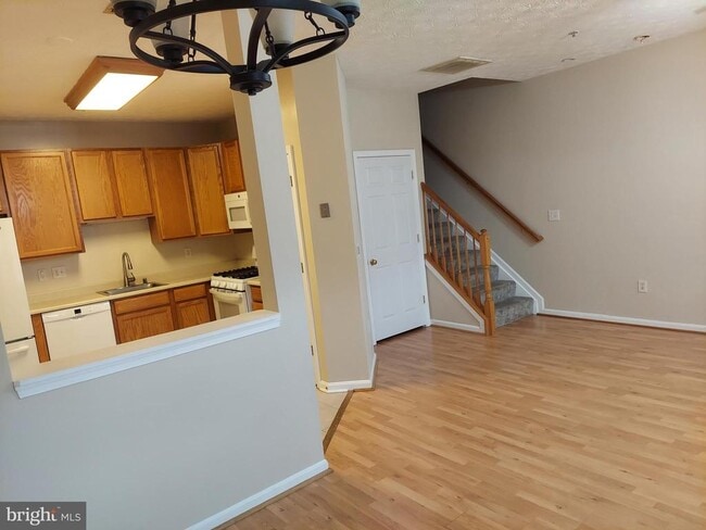 Building Photo - 8089 Brookstone Ct