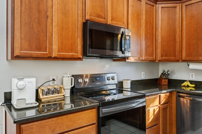 Building Photo - 1221 Charleston Cir