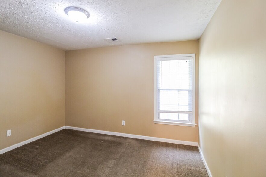 Building Photo - 35 Oakview Dr