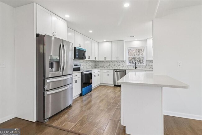 Building Photo - 2219 Lisa Dr SE