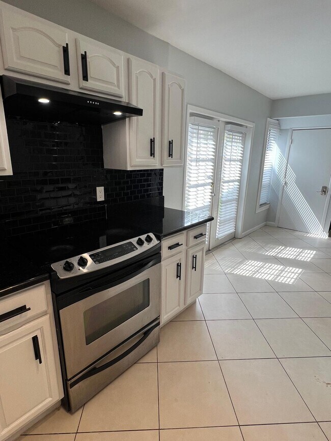 Building Photo - 2417 Sundy Ave