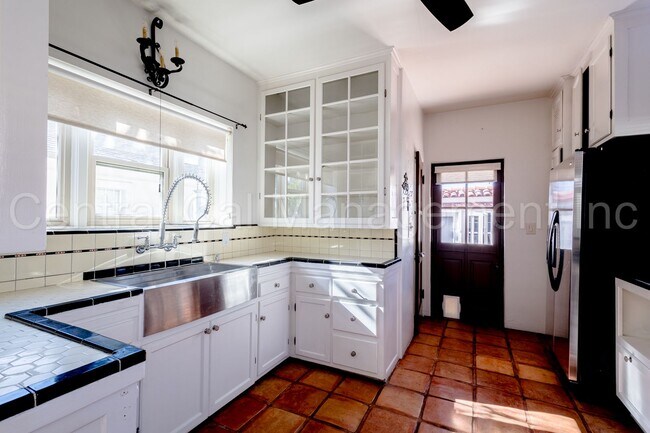 Building Photo - 3 Bedroom/2.5 Bath Home with a Mother In Law Unit - $2595 per month!
