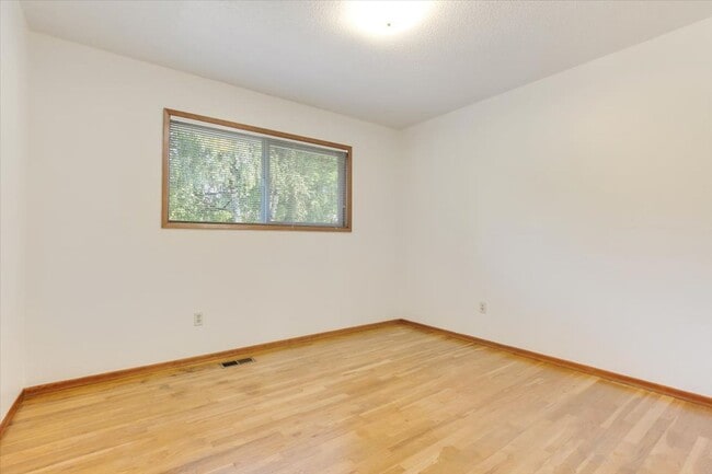 Building Photo - Charming 3 bedroom 3 bathroom house in Tigard!