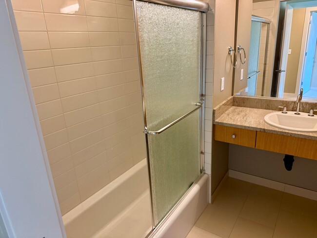 Building Photo - Architecturally Significant High End Unit-...