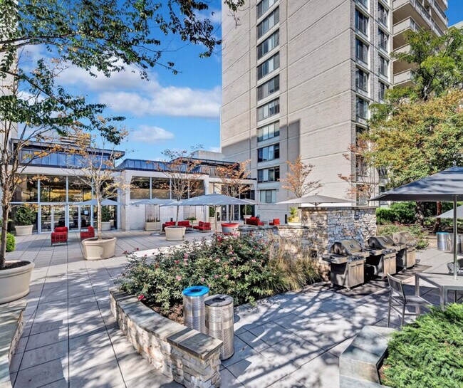 Building Photo - 2200a Crystal Dr