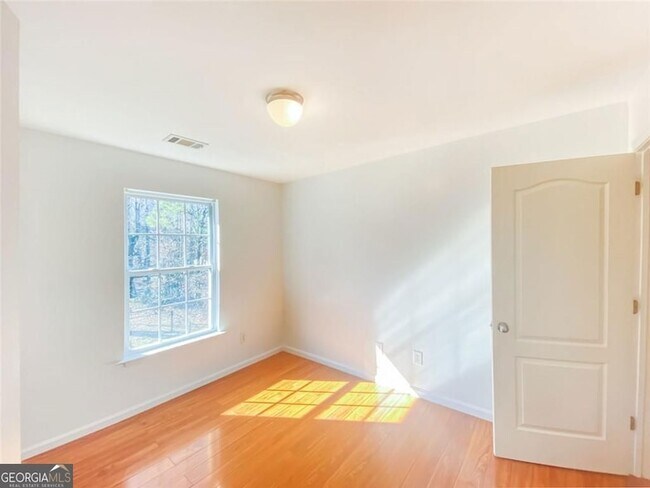 Building Photo - 1068 South Gordon Rd SW