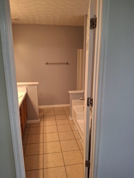 Building Photo - 518 Thomas Downs Way
