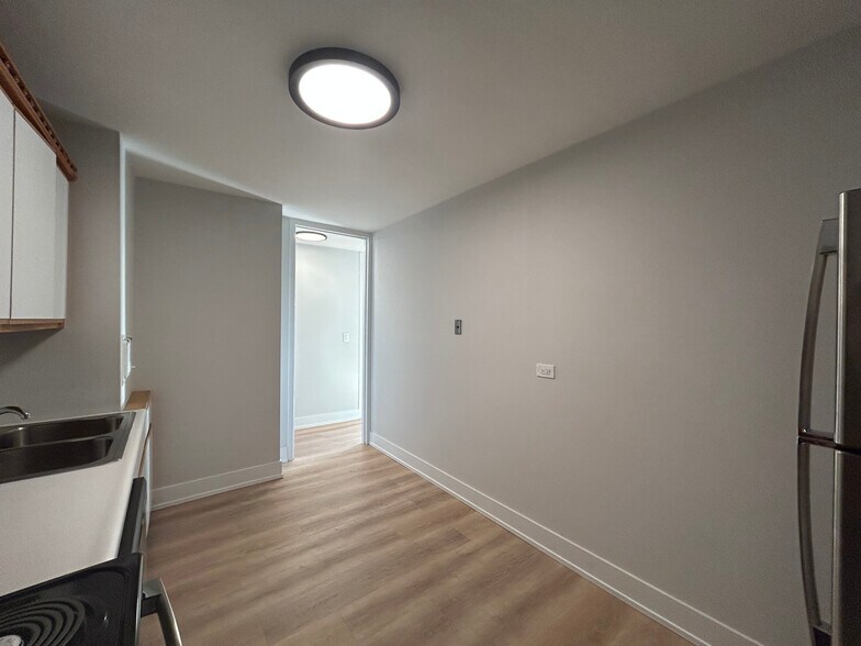 Building Photo - 1350 N Dearborn St