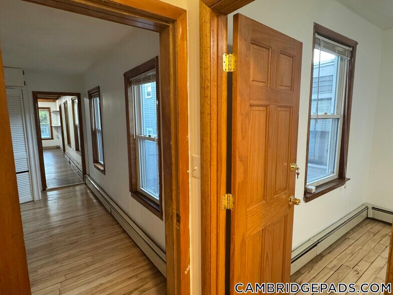 Building Photo - 114 Thorndike St