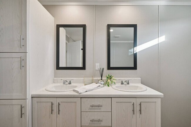 Building Photo - 1611 American Dr