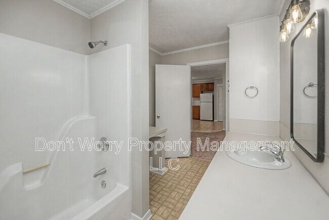 Building Photo - 137 Crest Cir