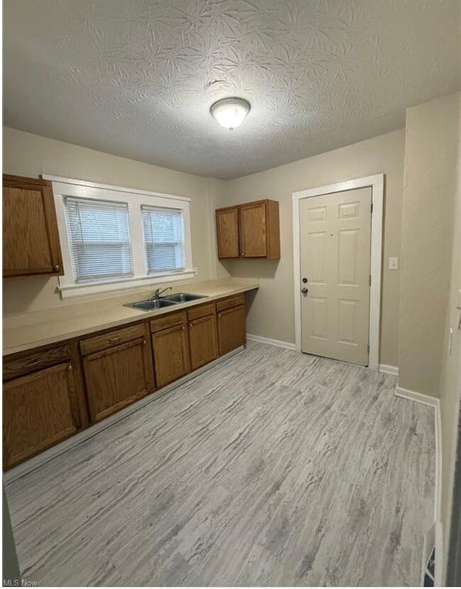 Building Photo - 3 Bedroom with Massive Primary Suite and Flexible Bonus Space