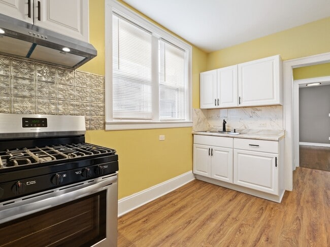 Building Photo - 7649 S Yates Blvd