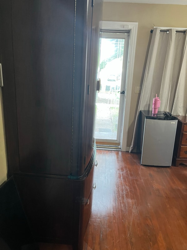 Building Photo - 1045 Ontario St