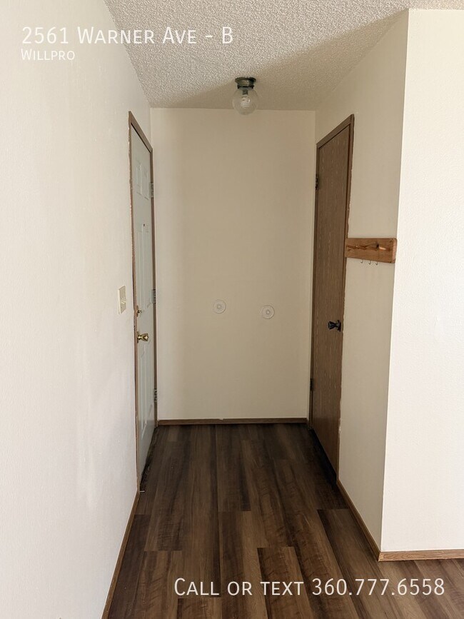 Building Photo - 2561 Warner Ave