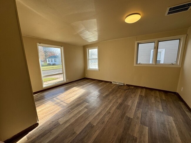Building Photo - 3 Bed 2 Bath Single Family Home in Antigo