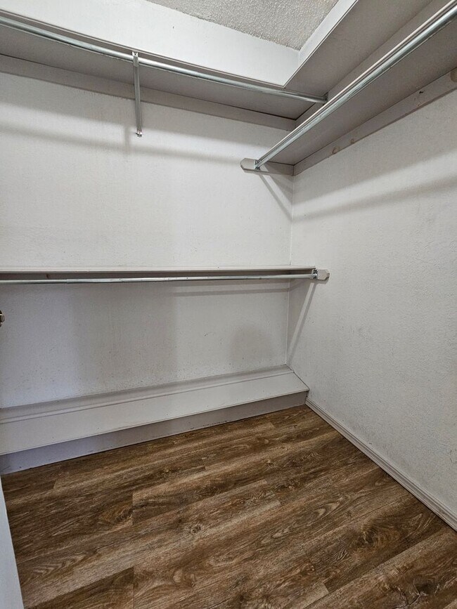 Building Photo - (3) Bed/(2) Bath West Norman Townhome Available NOW!