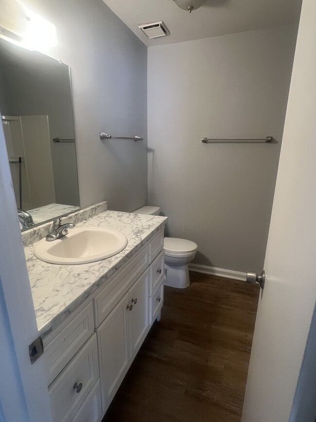 Building Photo - 3306 Chesapeake Cir
