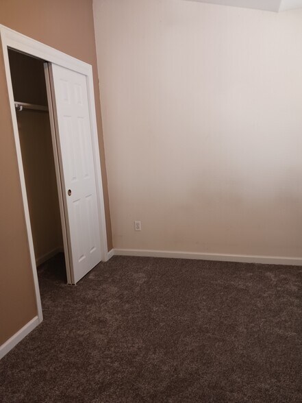 Building Photo - 4815 Hahns Peak Dr