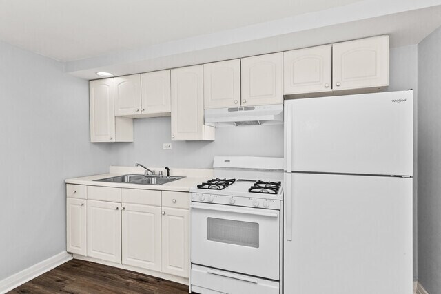 Building Photo - 3648 N Pine Grove Ave