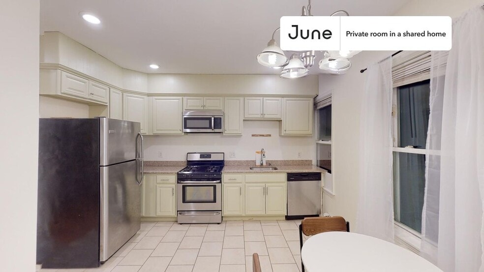 Building Photo - Room in Shared 3 bed/1 bath home