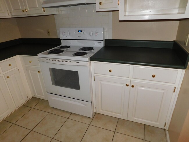 Building Photo - 3 Bedroom Home in Pebble Creek Subdivision