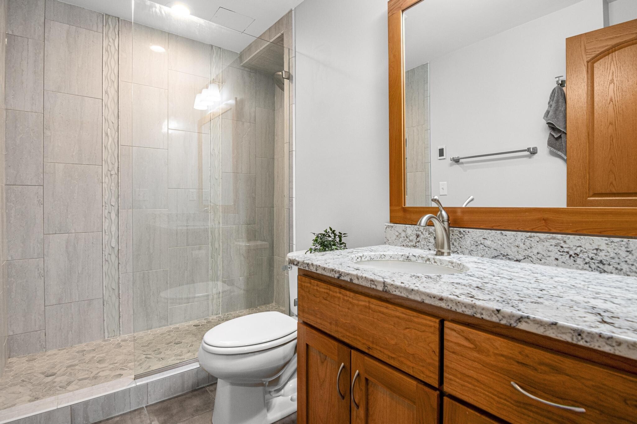 Building Photo - 168 6th St E