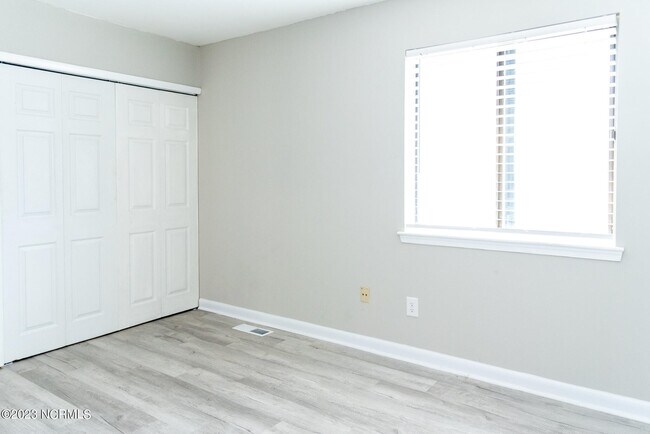 Building Photo - 7195 Sandy Creek Dr