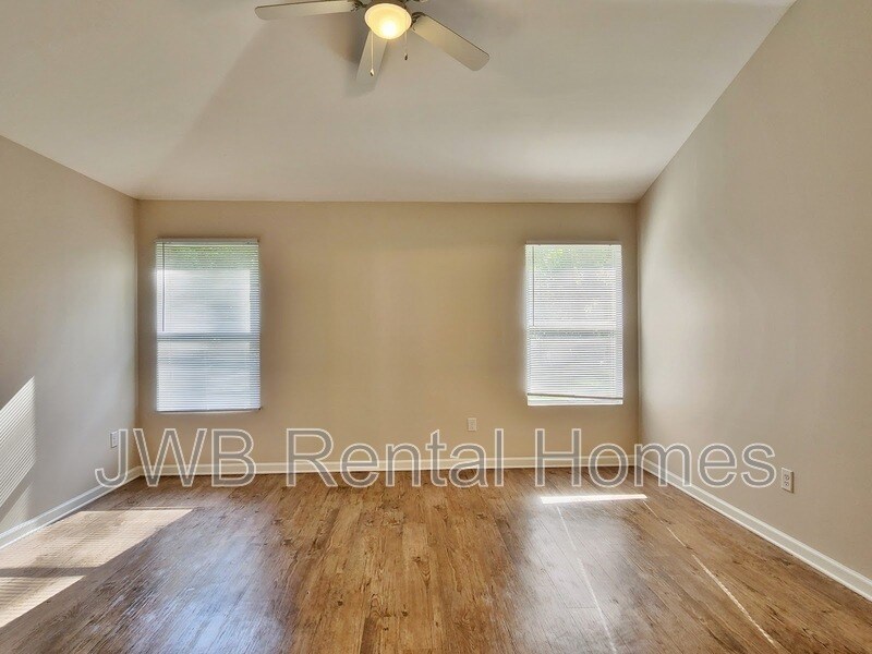 Building Photo - 9951 Rosewood Glen Ln