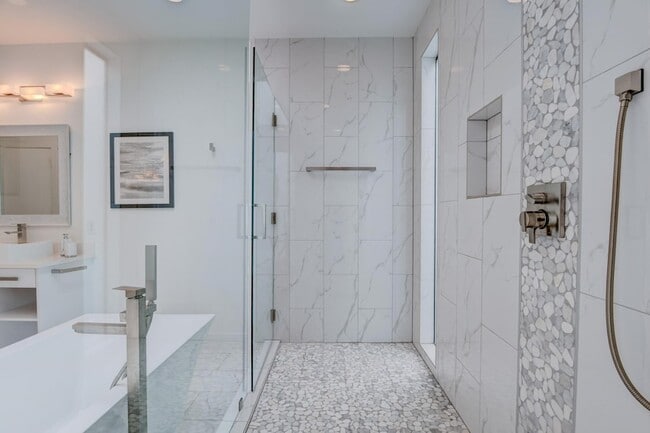 Building Photo - 5017 Milam St