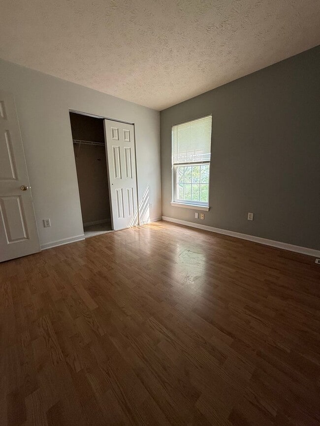 Building Photo - Spacious 4 Bed, 2.5 Bath Home in Woodgate