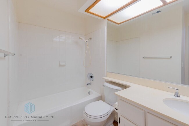 Building Photo - 2 Bed 2.5 Bath Montefino Townhome in the Heart of Diamond Bar!