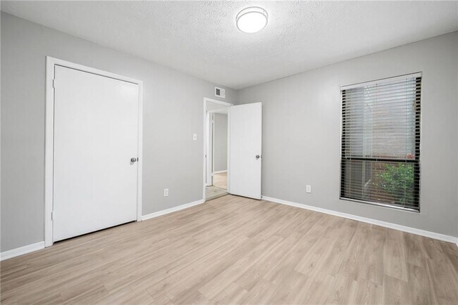 Building Photo - 113 Tuxworth Cir