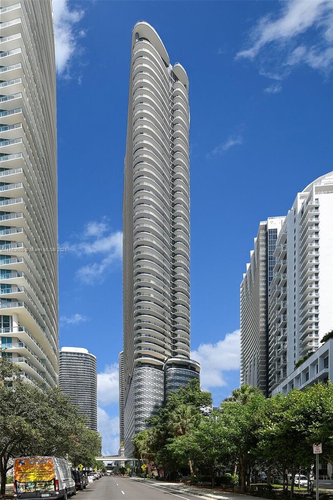 Building Photo - 1000 Brickell Plaza