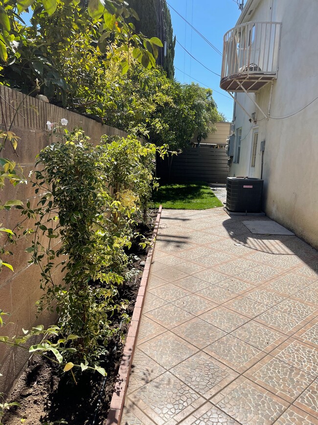 Building Photo - 4028 Tilden Ave