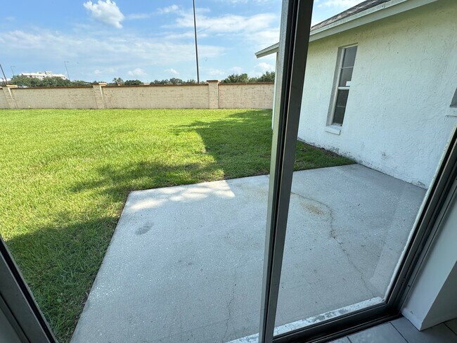Building Photo - 5200 Lonesome Dove Dr