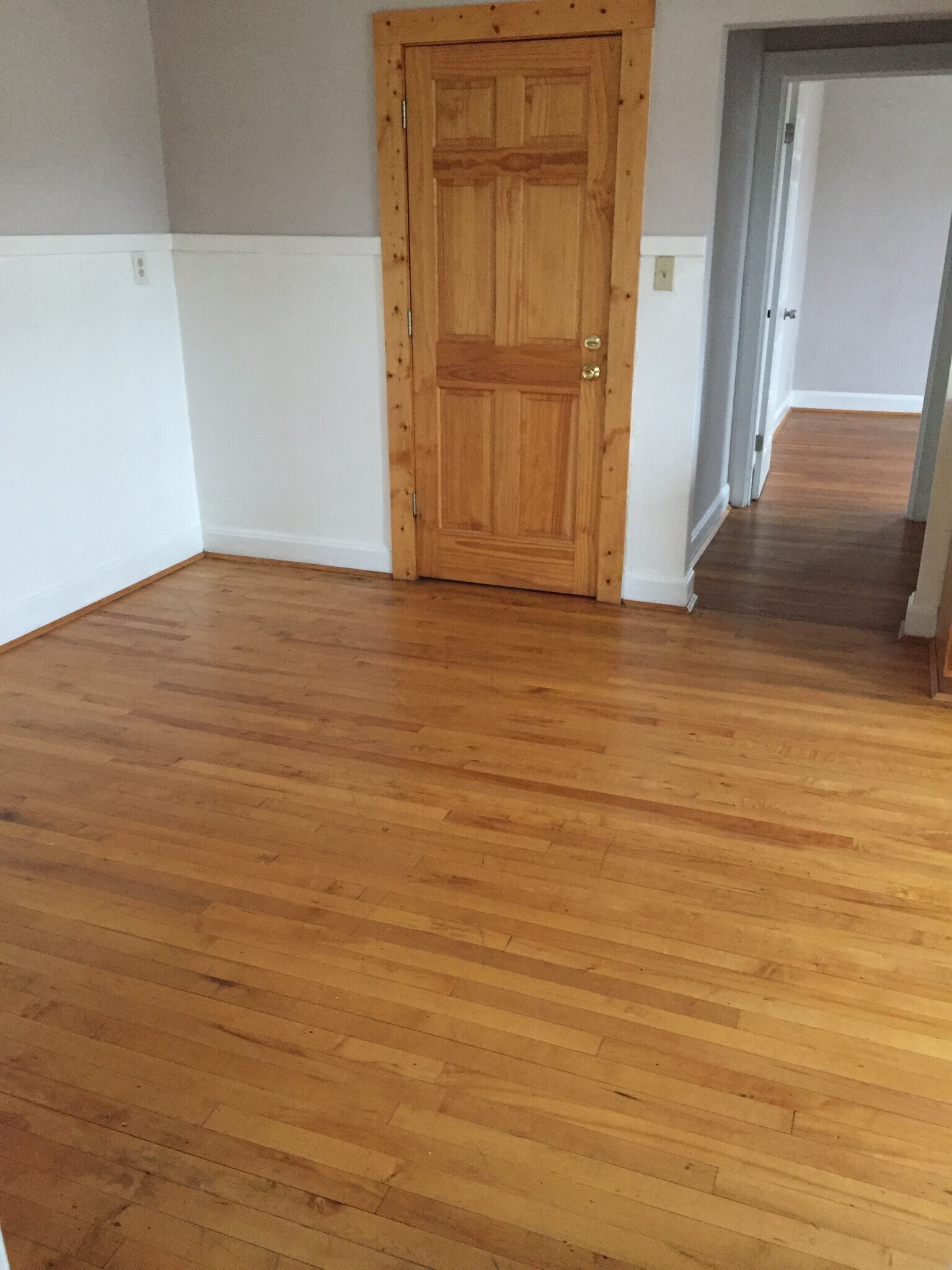 Building Photo - 3095 Glenmore Ave