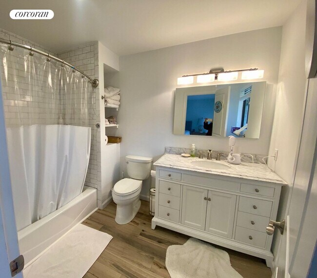 Building Photo - 52 Fairway Pl