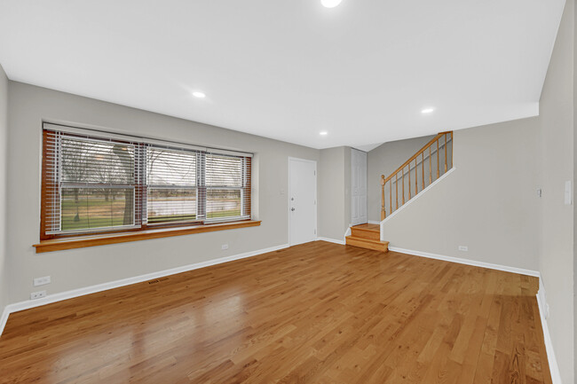 Building Photo - 2301 Knollwood Cir