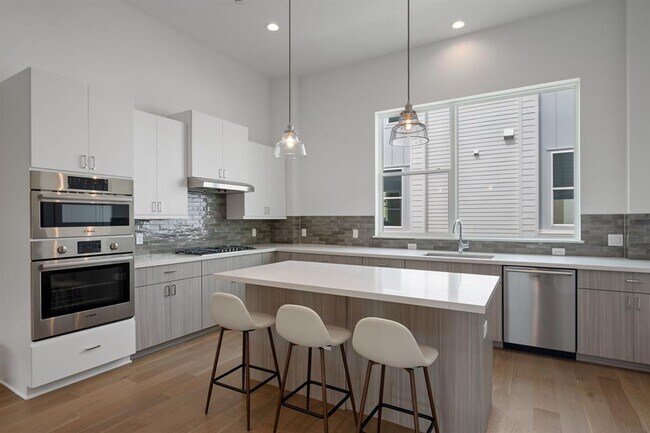 Building Photo - 3810 Berkman Dr