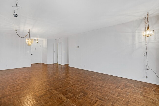 Building Photo - 2000 Linwood Ave