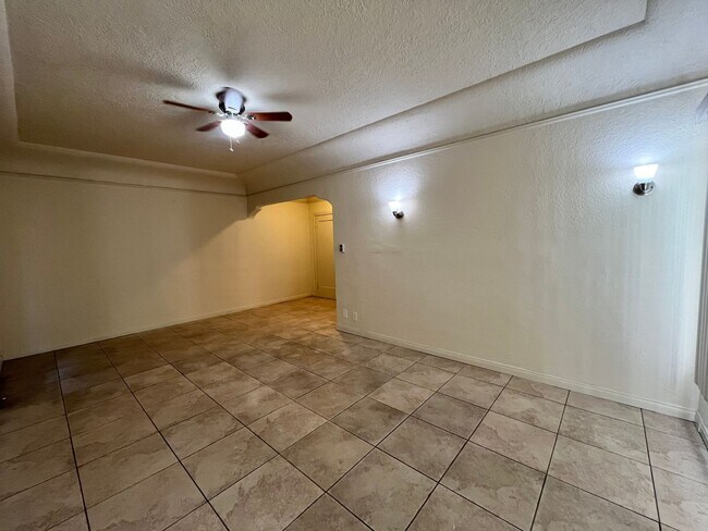 Building Photo - LARGE UPSTAIRS ONE BEDROOM ONE BATH! WITH ...