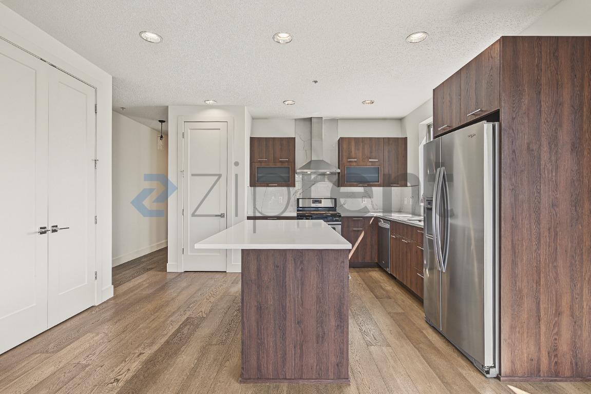 Building Photo - Unit D