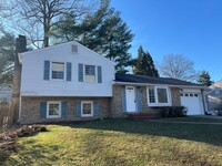 Building Photo - Wonderful 3br/2.5ba in desirable Holmes Ru...