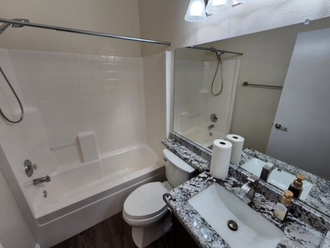 Building Photo - 300 Vilberti Ct