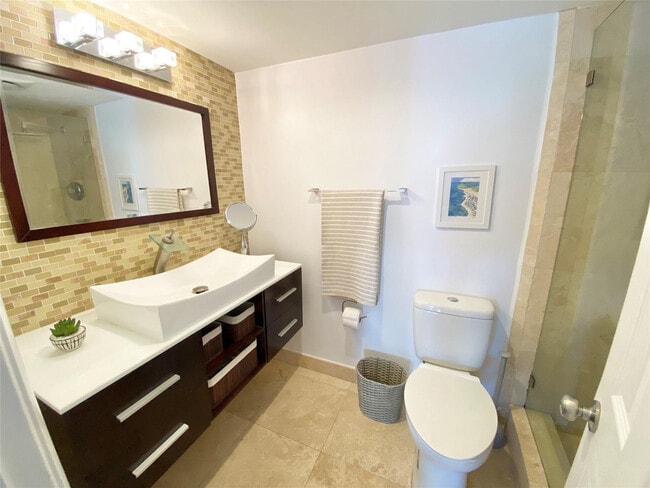 Building Photo - 3000 E Sunrise Blvd